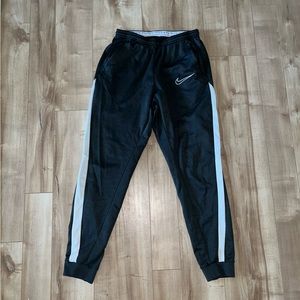 Nike grey and white joggers size small. Worn a few times. Snag in front by logo